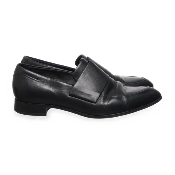 Walking shoes