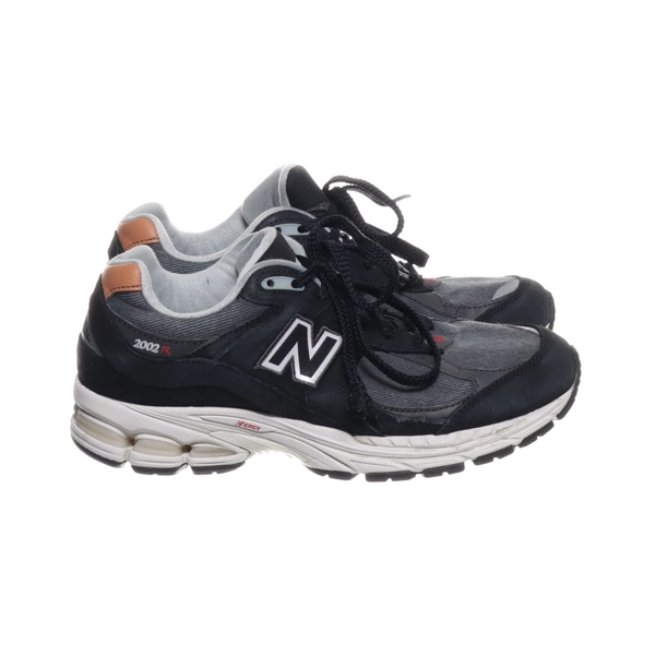 Running shoes