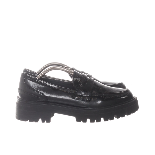 Walking shoes