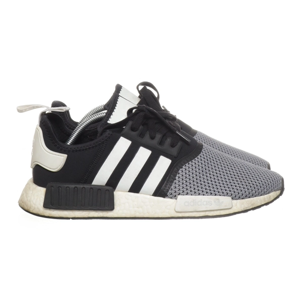 Sports shoes