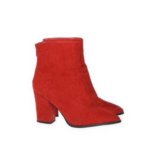 High heel boots