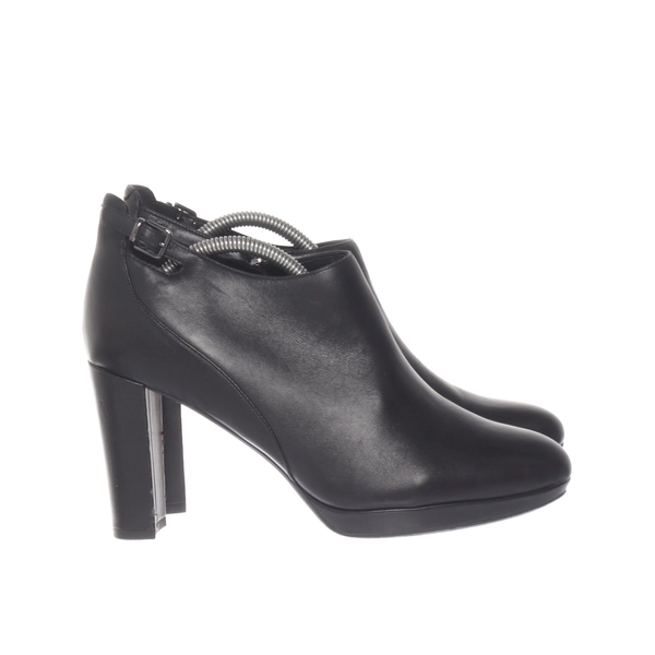 Heeled boots