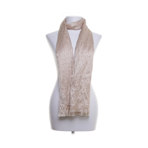 Shoulder scarf