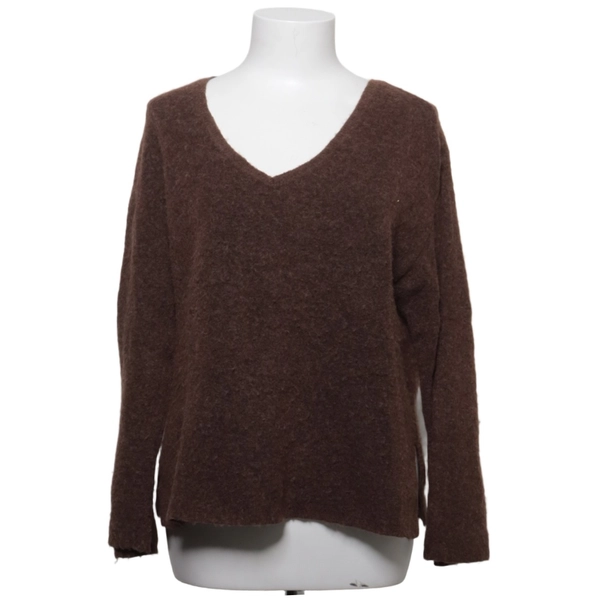 Pullover sweater