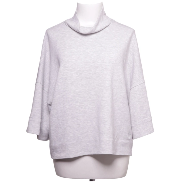 Long-sleeve T-shirt
