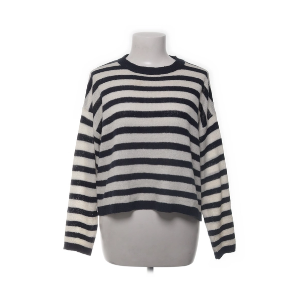 Knit sweater