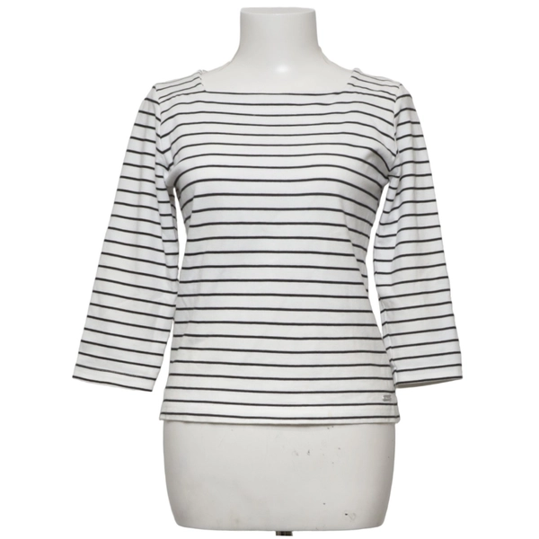 Long-sleeved T-shirt