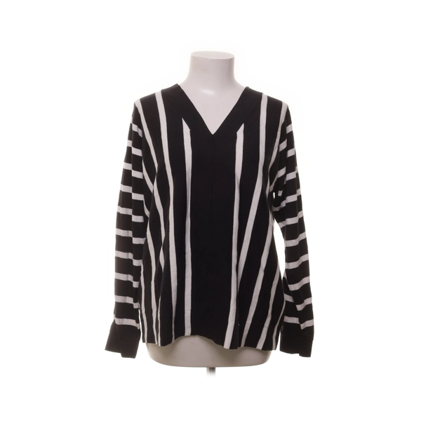 Pullover sweater