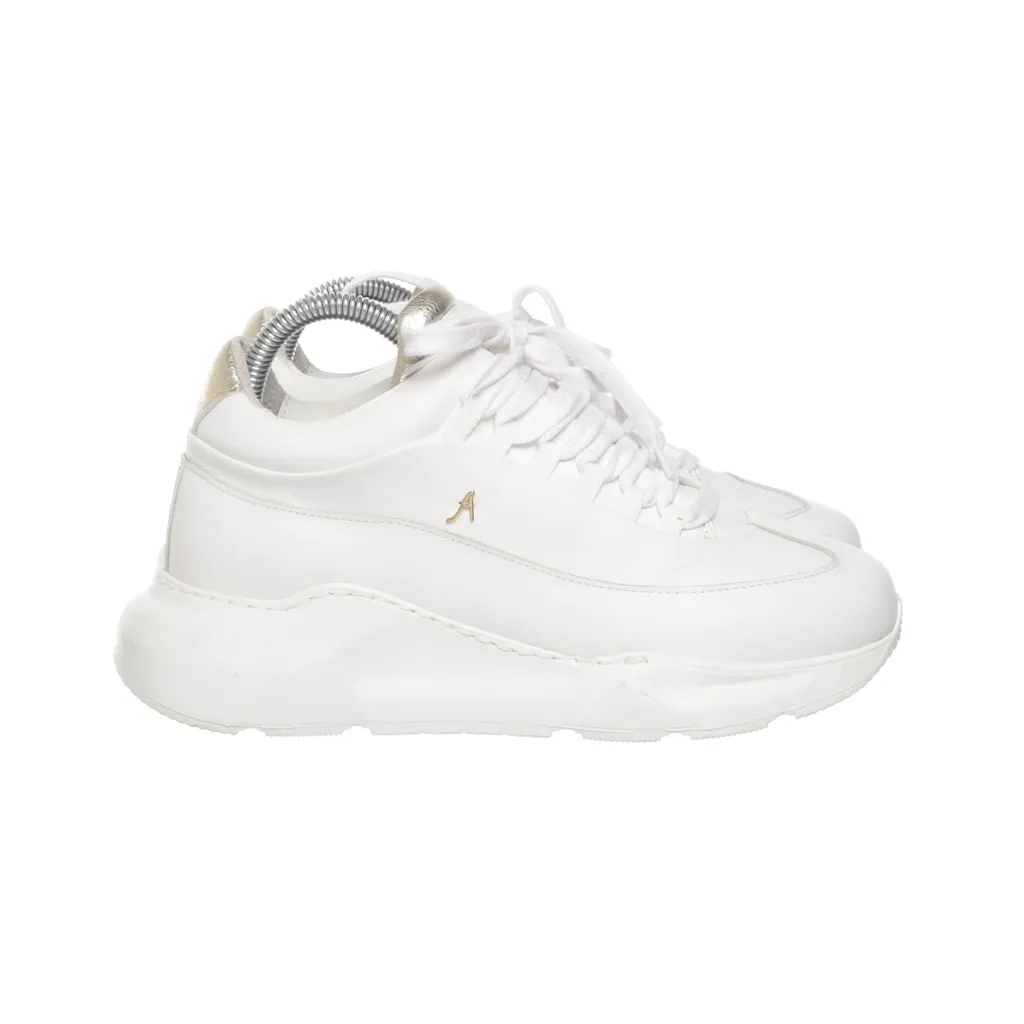 Image of Stinaa J Sneakers (Preloved)
