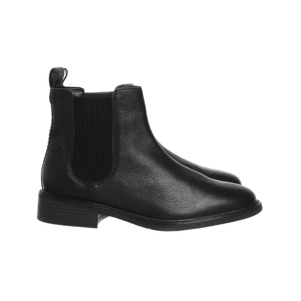 Image of Clarks Chelsea boots (Preloved)
