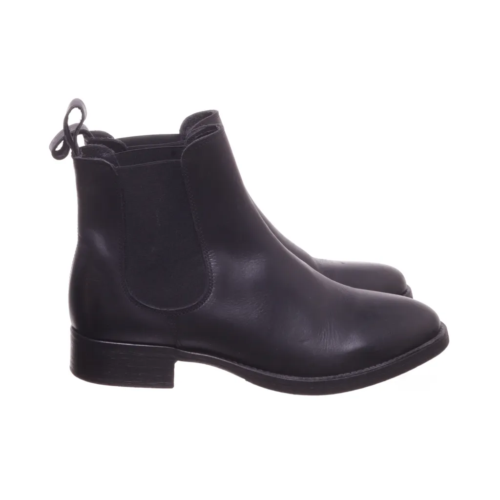 Image of Sofie Schnoor Chelsea boots (Preloved)