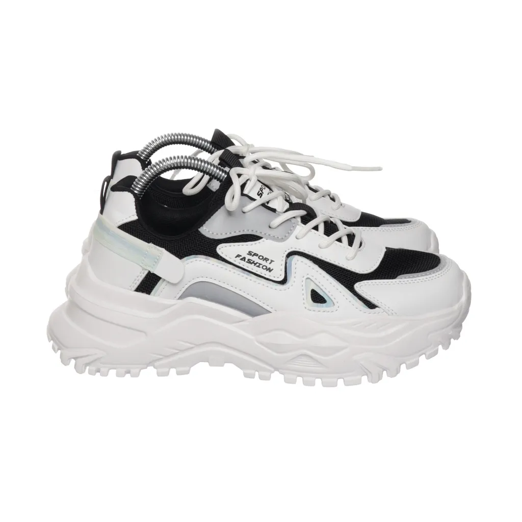 Image of Sportfashion Sneakers (Preloved)