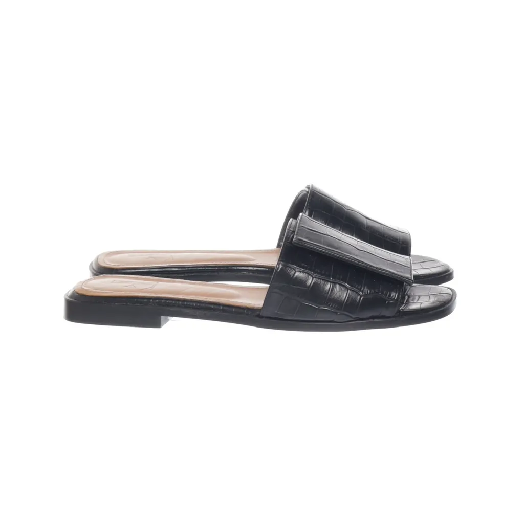 Image of Flattered Studio Slip-ins (Preloved)