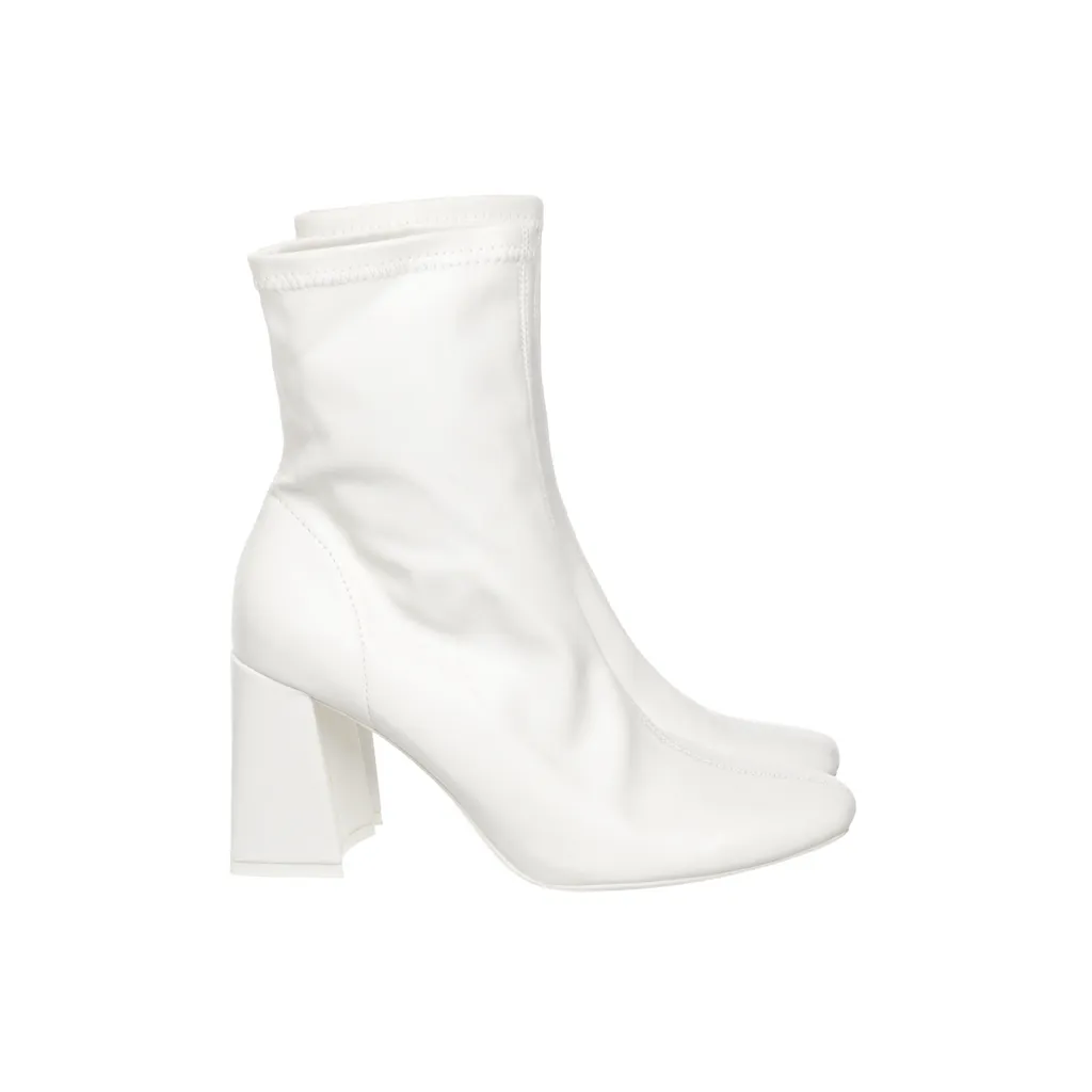 Image of Bershka Laarzen met hak (Preloved)