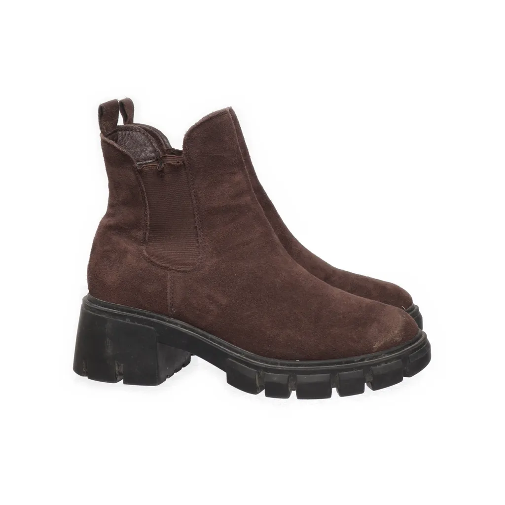 Image of Skechers Chelsea boots (Preloved)