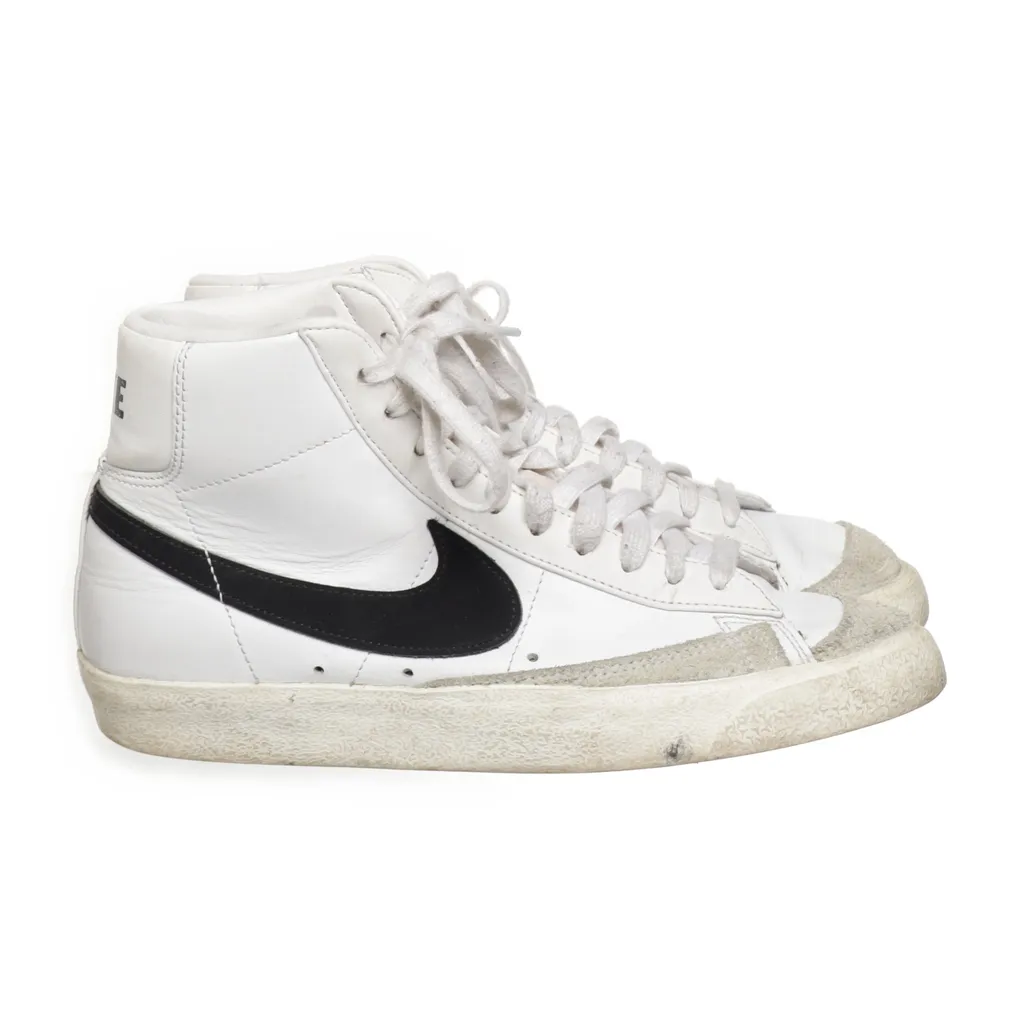 Image of Nike Sneakers (Preloved)