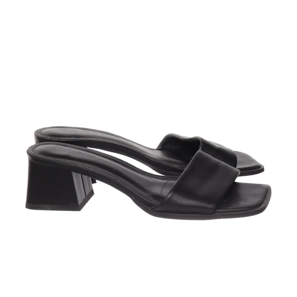 Image of NA-KD Slip-ins (Preloved)