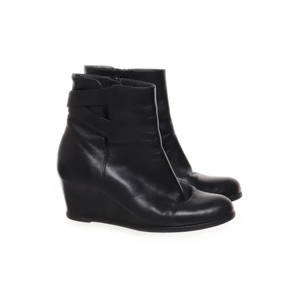 Image of Stuart Weitzman Enkellaarzen (Preloved)