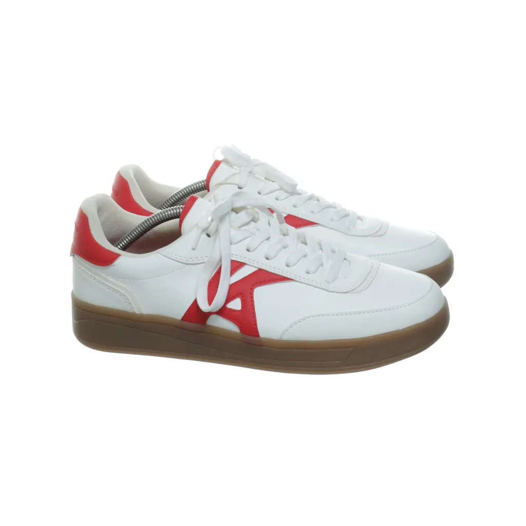 Image of Bershka Sneakers (Preloved)