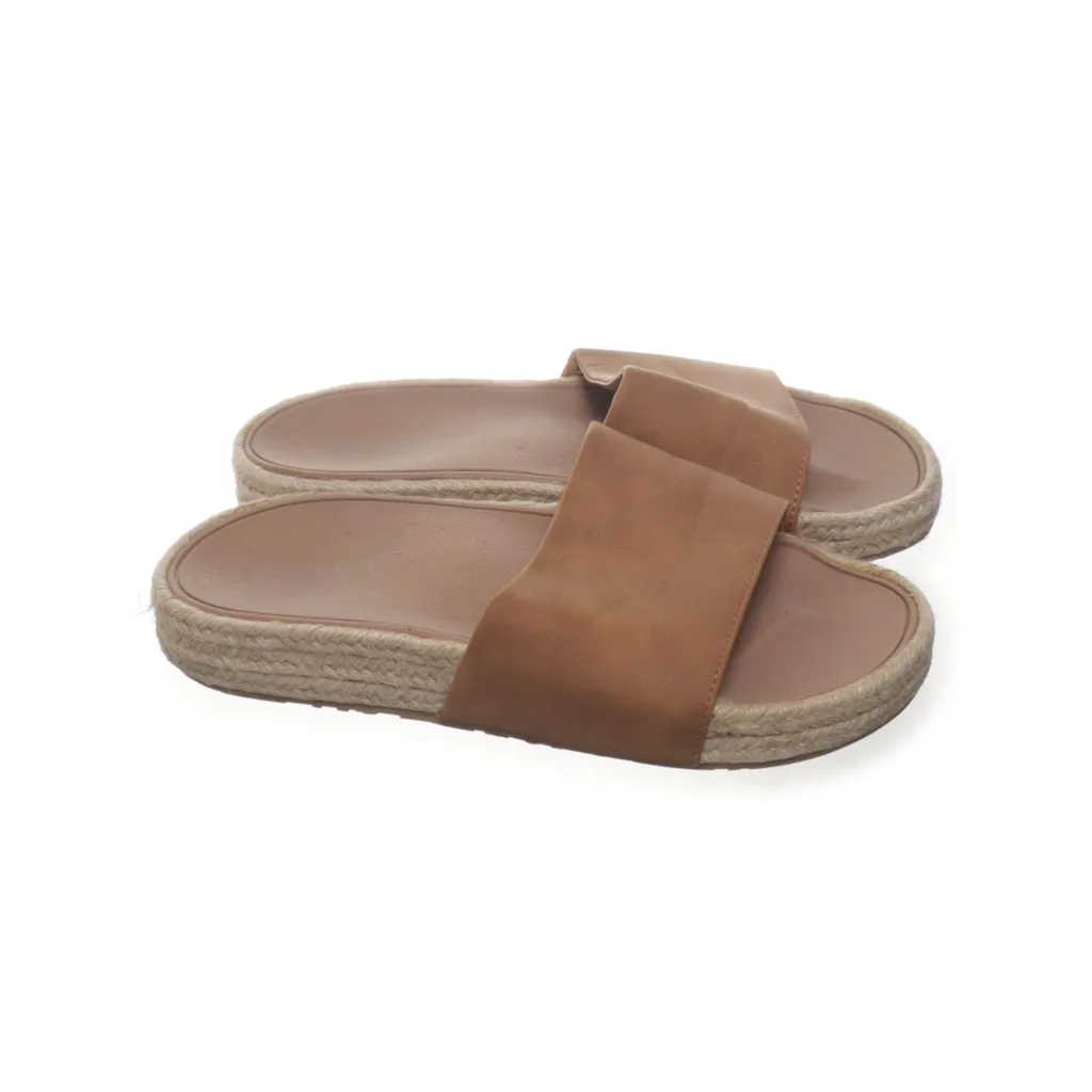 Image of Roxy Slip-ins (Preloved)