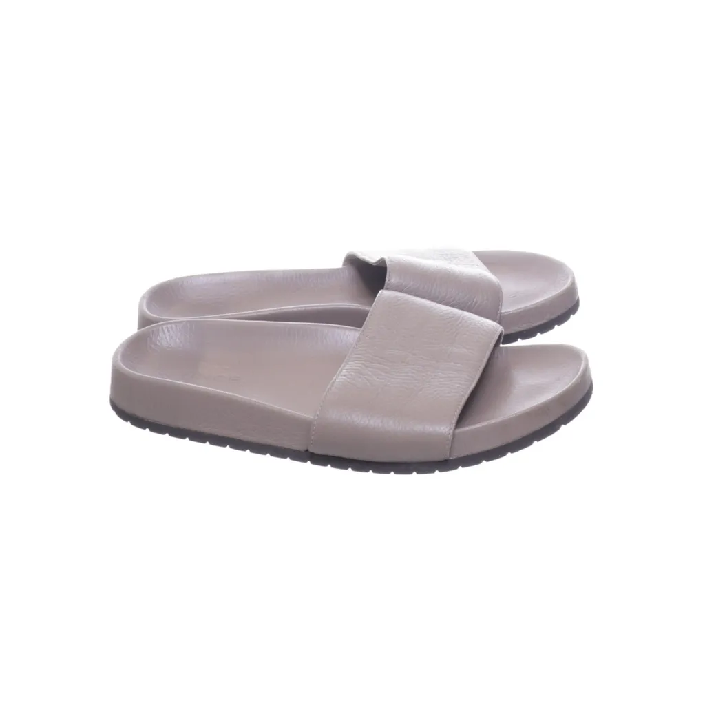 Image of Vince Slip-ins (Preloved)