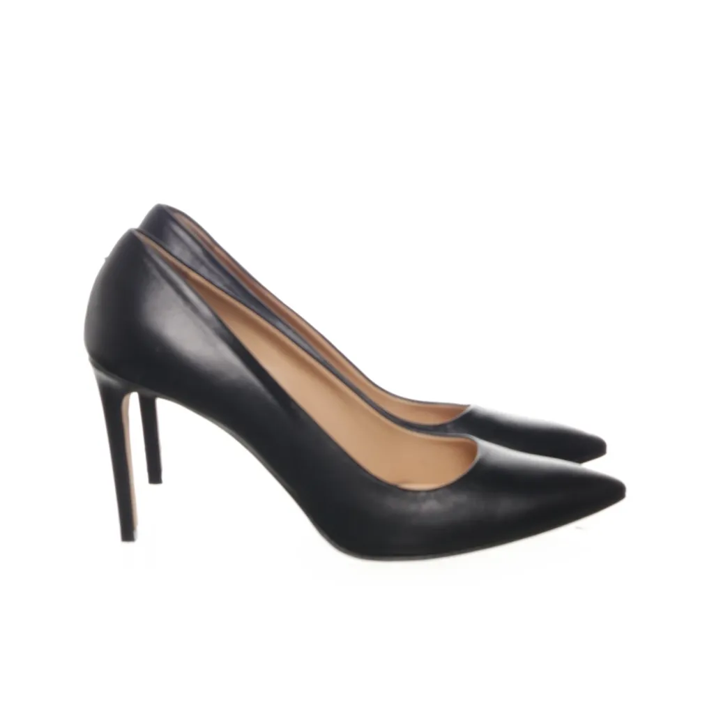 Image of Nathalie Schuterman Hakken (Preloved)