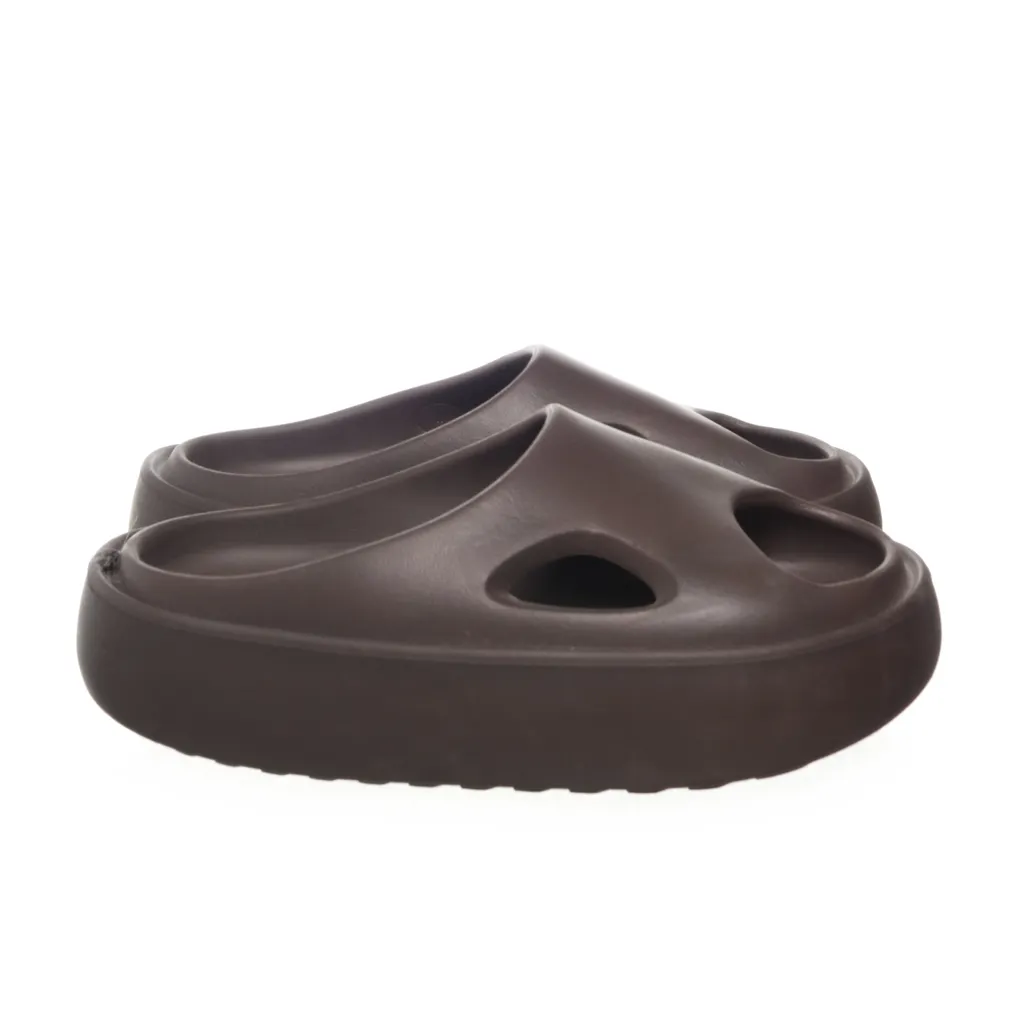 Image of Axel Arigato Slip-ins (Preloved)