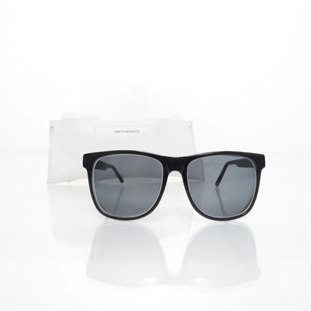 Image of Gentle Monster Zonnebril (Preloved)