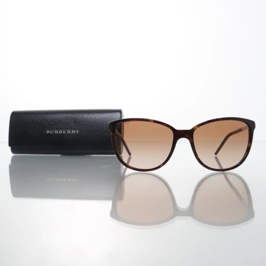 Image of Burberry Zonnebril (Preloved)