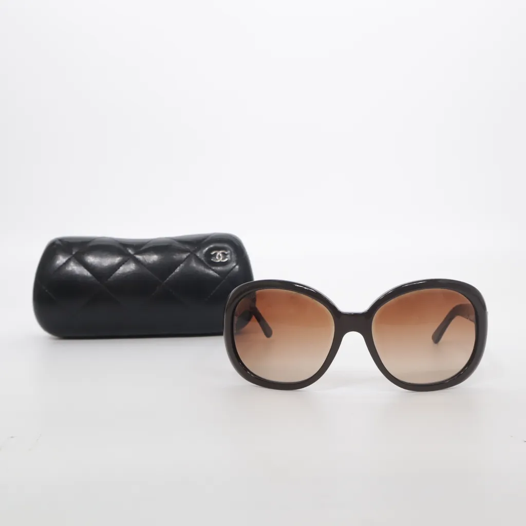Image of Chanel Zonnebril (Preloved)
