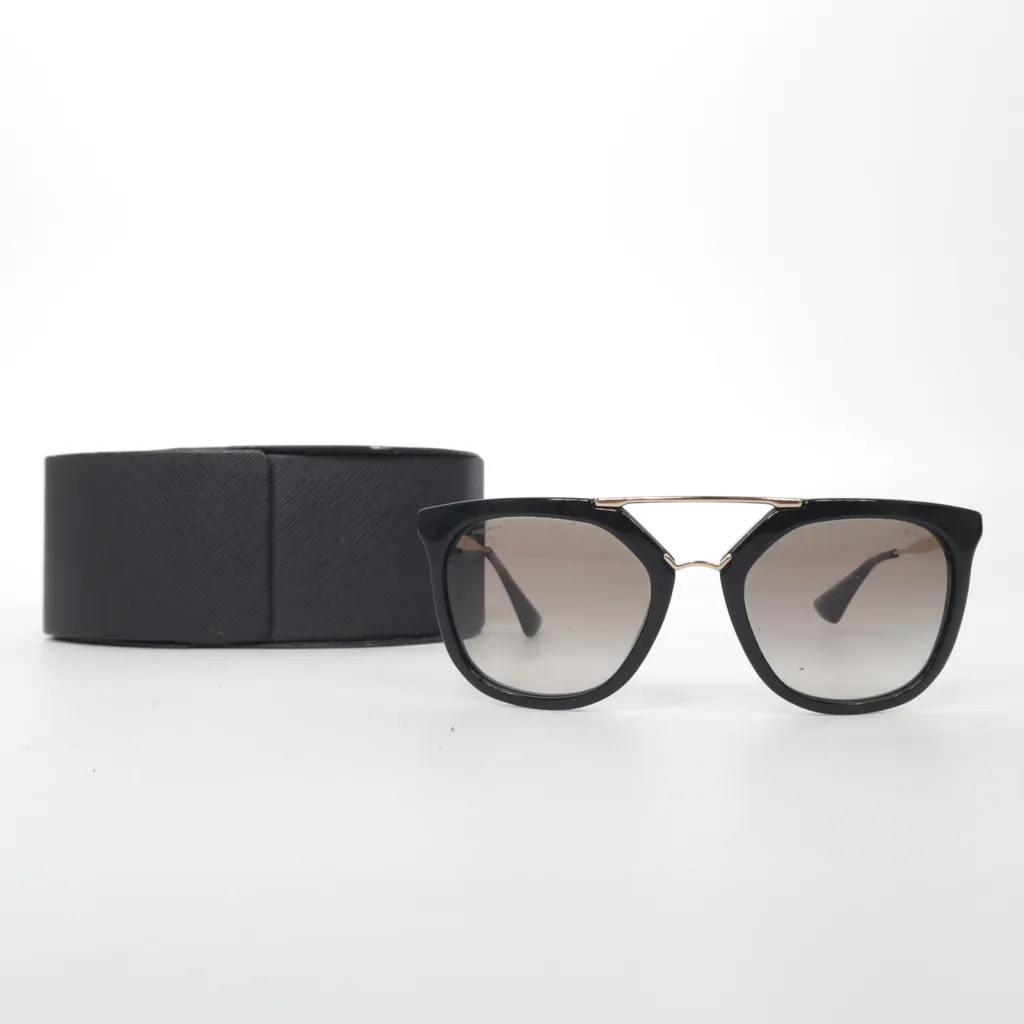 Image of Prada Zonnebril (Preloved)