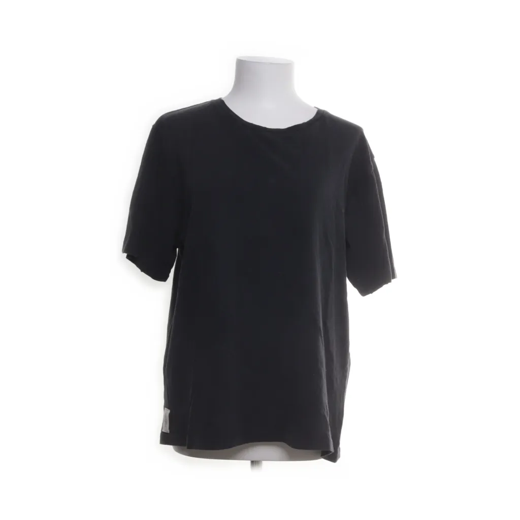 Image of Mikuta T-shirt (Preloved)