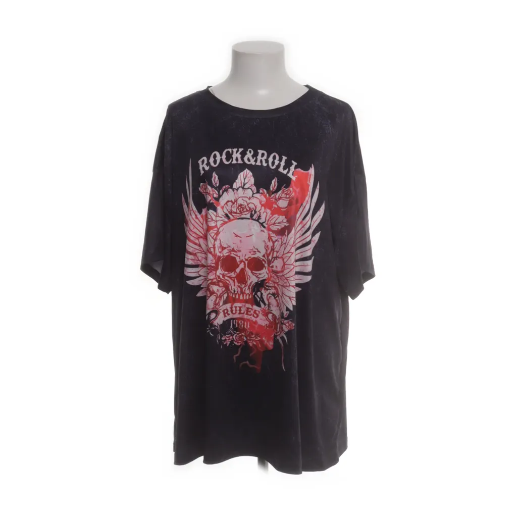 Image of Shein Curve T-shirt (Preloved)