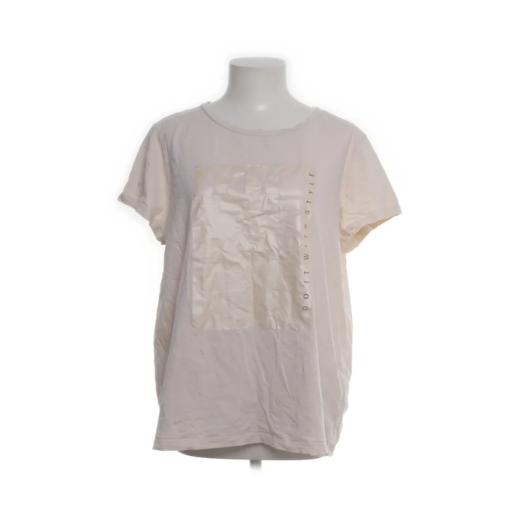 Image of Guess T-shirt (Preloved)