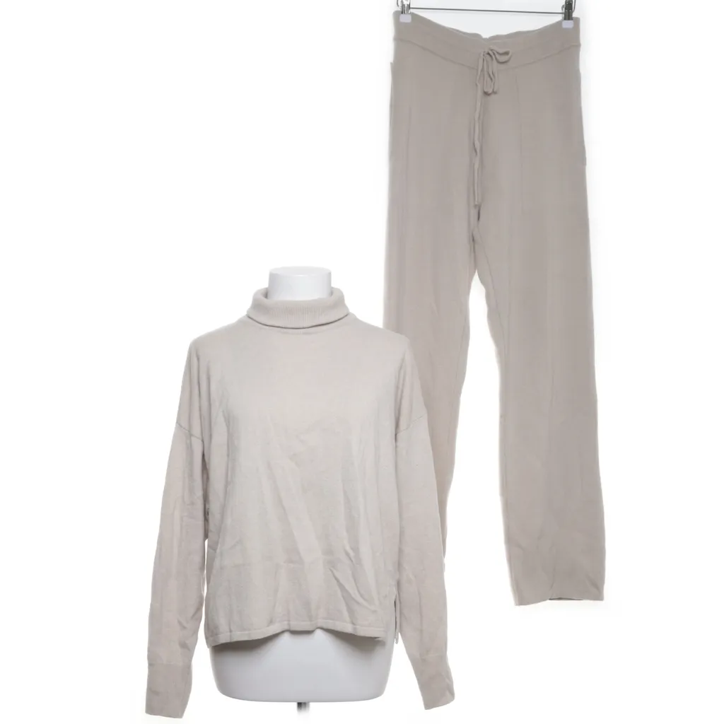 Image of Levete Room Set (Preloved)