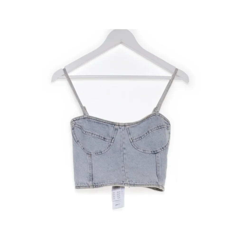 Image of Perfect Jeans Gina Tricot Crop top (Preloved)