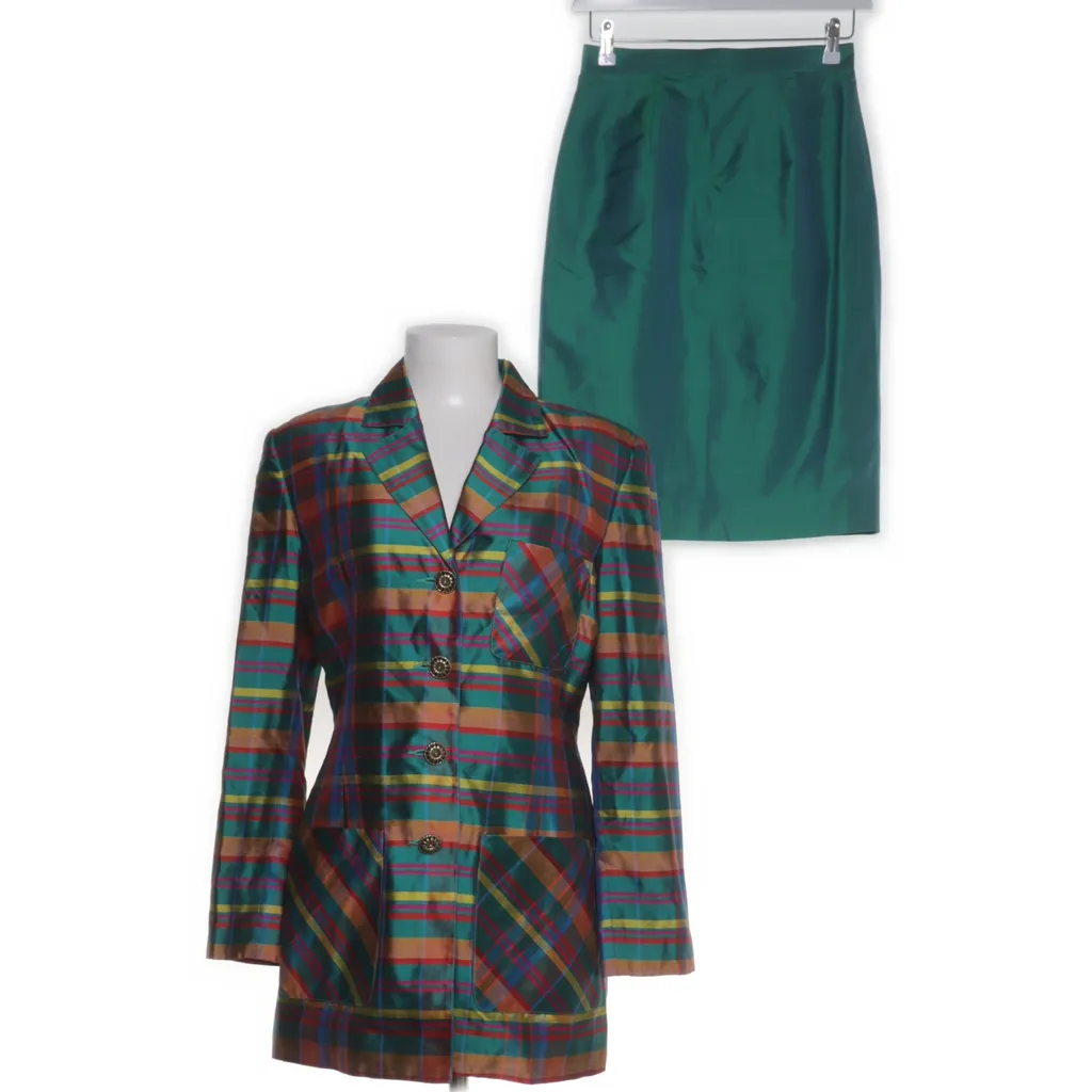 Image of Khanitha Mantelpak (Preloved)