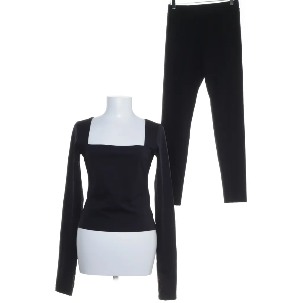 Image of C'est Normal Trainingsset (Preloved)