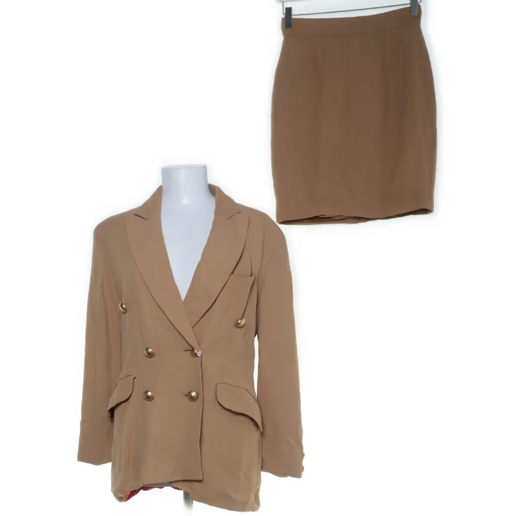 Image of Cheap and Chic by Moschino Mantelpak (Preloved)