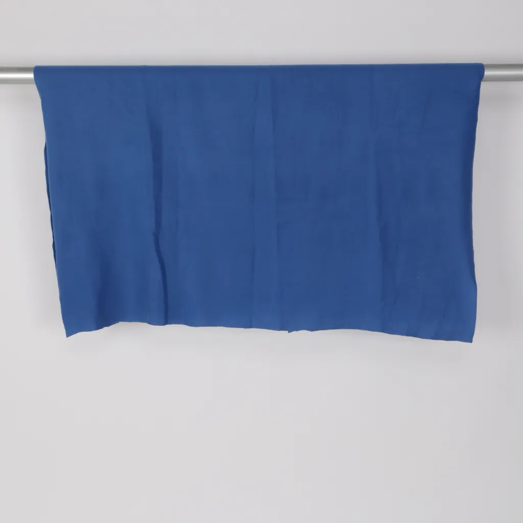 Confidence in Textiles - Decke - Blau