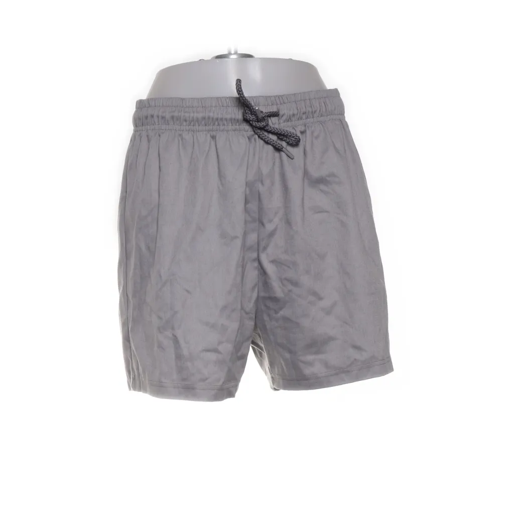 PrettyLittleThing - Sportshorts - Damen - Größe: 40 - Grau