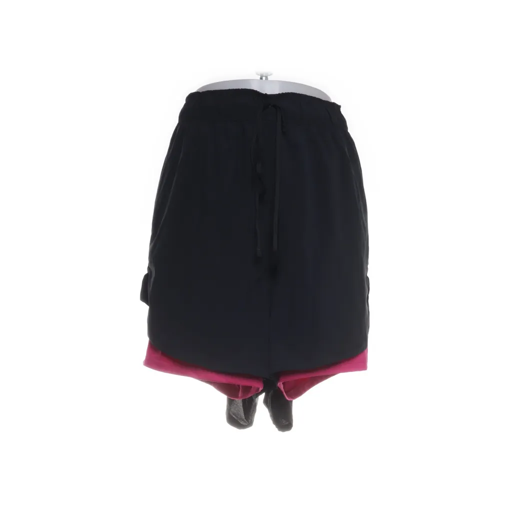 Nike - Sportshorts - Damen - Größe: 3XL - Schwarz