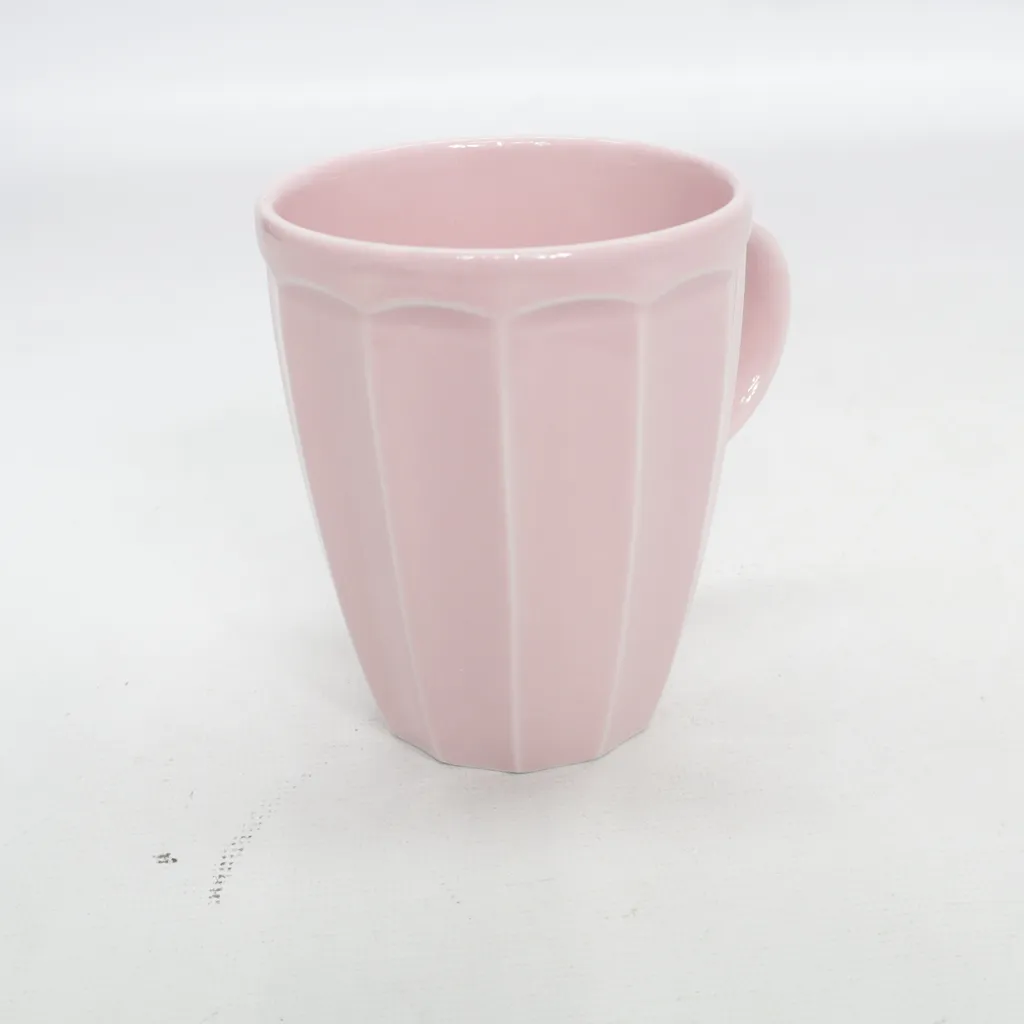 England - Becher - Pink