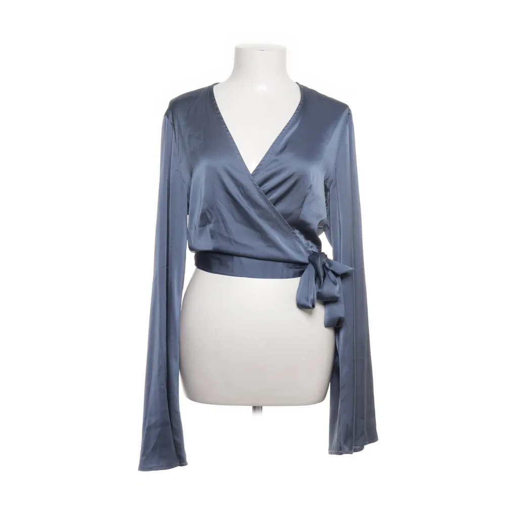 NA-KD - Wickelbluse - Damen - Größe: 38 - Grau