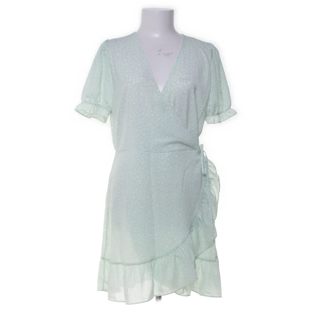 NLY Trend - Wickelkleid - Damen - Größe: 40 - Grün