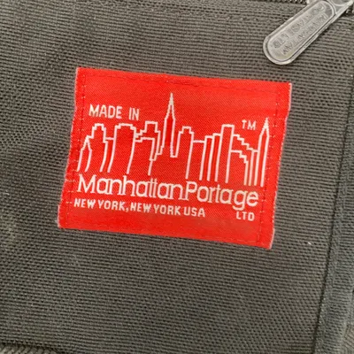 Axelremsväska (Svart) från Manhattan Portage thumbnail 5