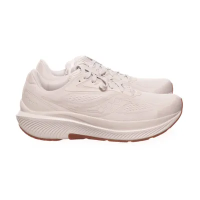Running shoes (Echelon 10) from Saucony