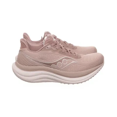 Running shoes (Triumph 23) from Saucony