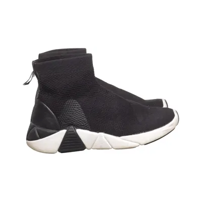 Baskets (Noir, Blanc) de Mark Nason