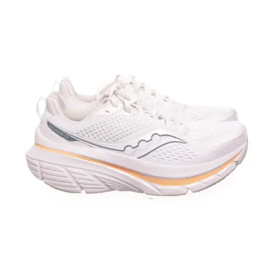 Running shoes (Guide 17) from Saucony